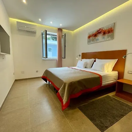 Residences Caroline חוואר