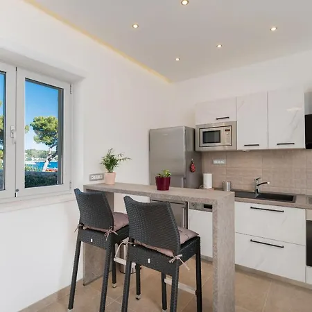 Residences Caroline דירה חוואר