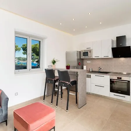 Residences Caroline דירה חוואר