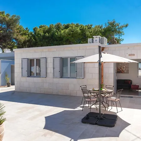 Residences Caroline חוואר
