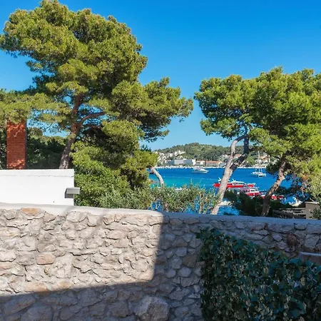 Apartment Residences Caroline