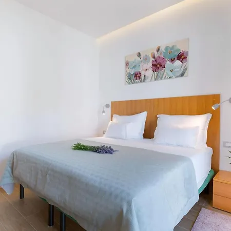 Residences Caroline דירה